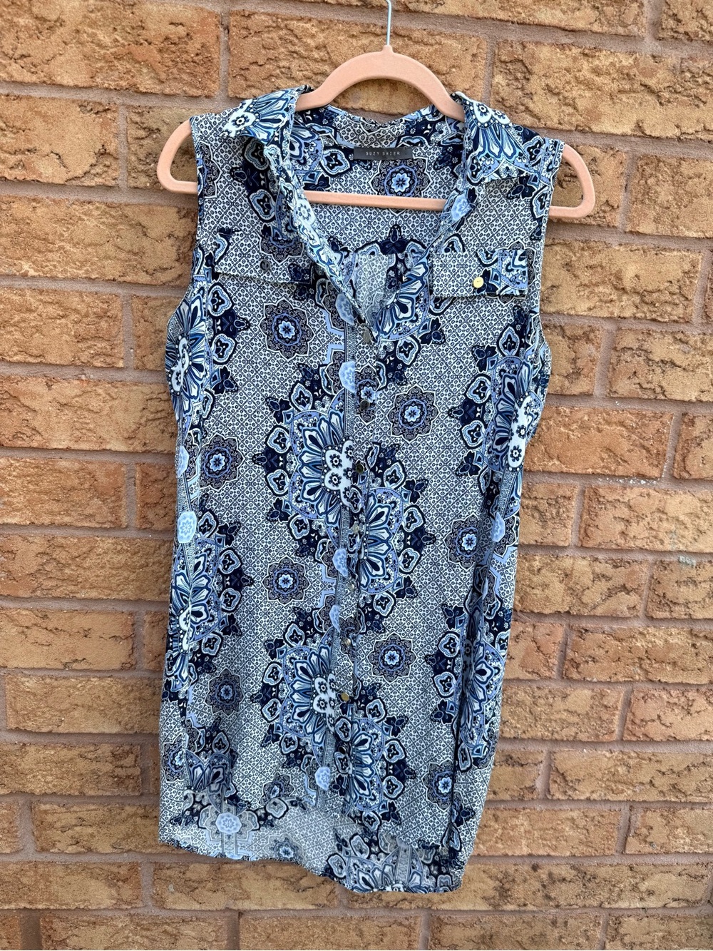 💫10/$25 • Suzy Shier Navy and Light Blue Sleeveless Floral Tunic